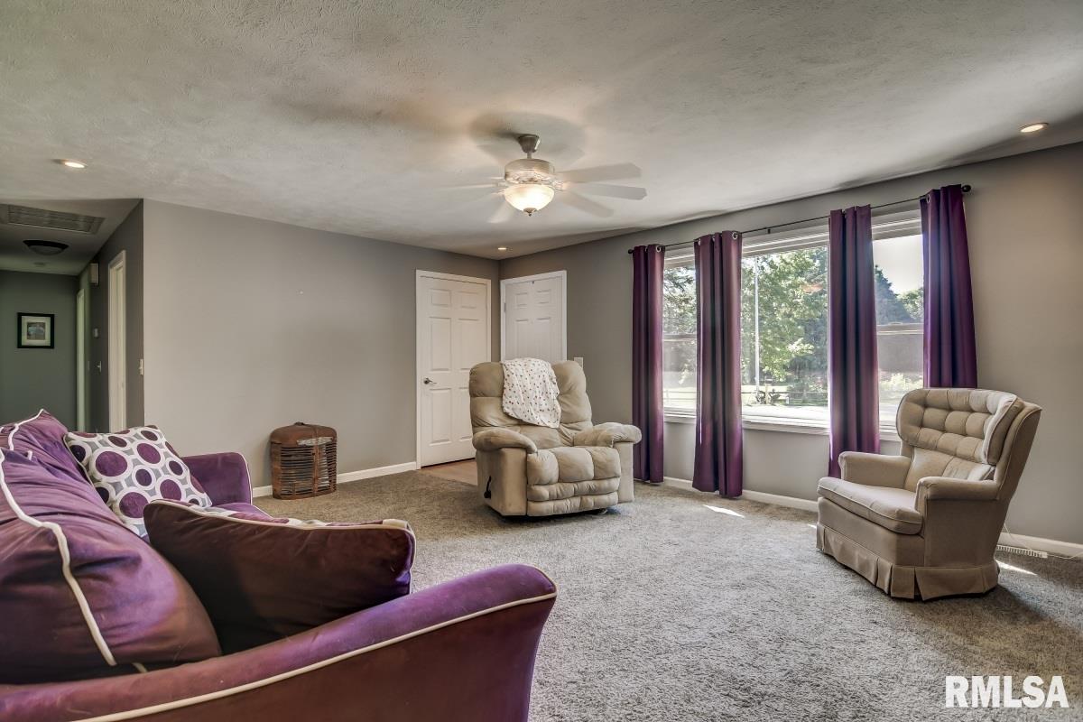 11153 Brookwood Hills Road Athens, IL 62613 - Photo 2 of 34 Gallery Image 2