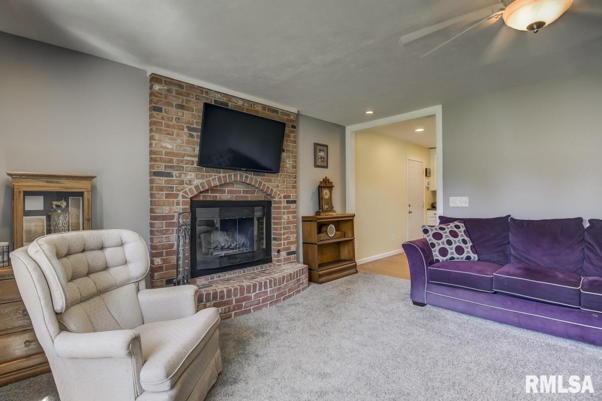 11153 Brookwood Hills Road Athens, IL 62613 - Photo 6 of 34 Gallery Image 6