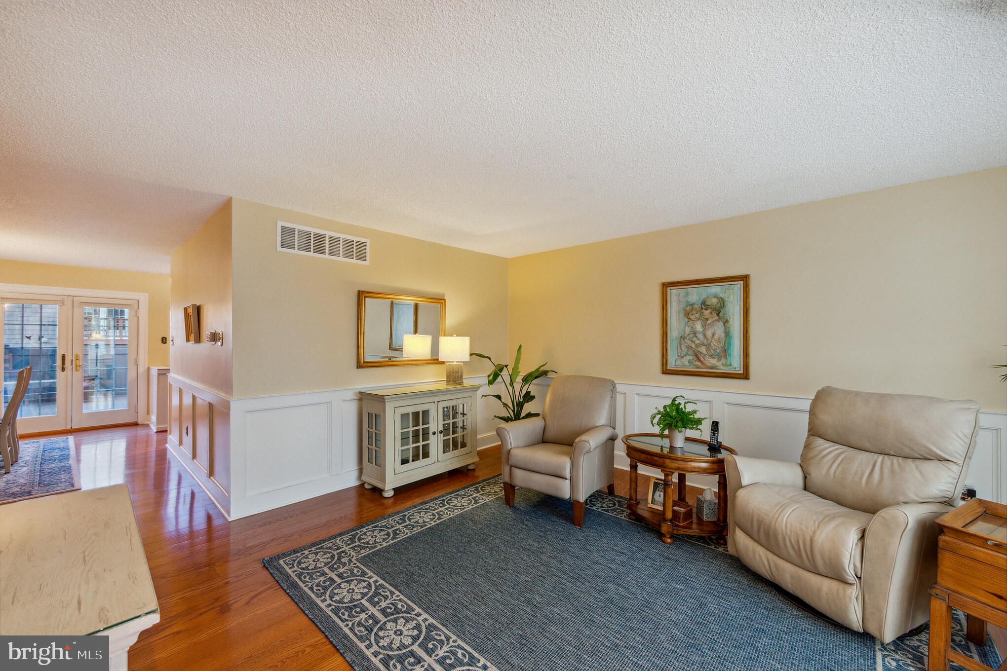 40 Constitution Court Chesterbrook, PA 19087 - Photo 2 of 32 First fl has beautiful HW floors & wainscoating