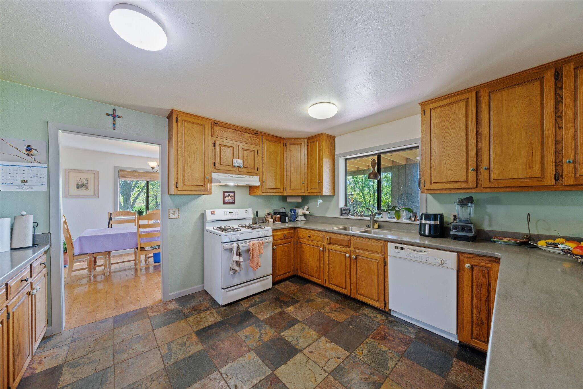 32135 Rock Creek Road Manton, CA 96059 - Photo 11 of 72 09-BiggerFlow Real Estate Media-9
