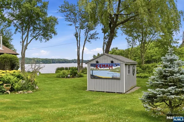 $440,000 | 312 Lakeview Drive, Newton, NJ 07860