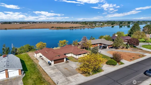 $829,990 | 306 North Crestview Drive, Moses Lake, WA 98837