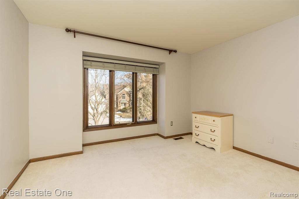 327 Silvervale Drive Rochester, MI 48309 - Photo 23 of 43