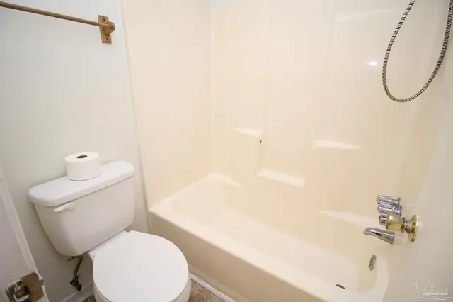 $1,075 | 50 Fulton Avenue, Unit D15, Pensacola, FL 32503