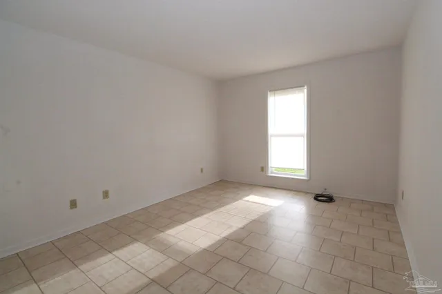 $1,075 | 50 Fulton Avenue, Unit D15, Pensacola, FL 32503