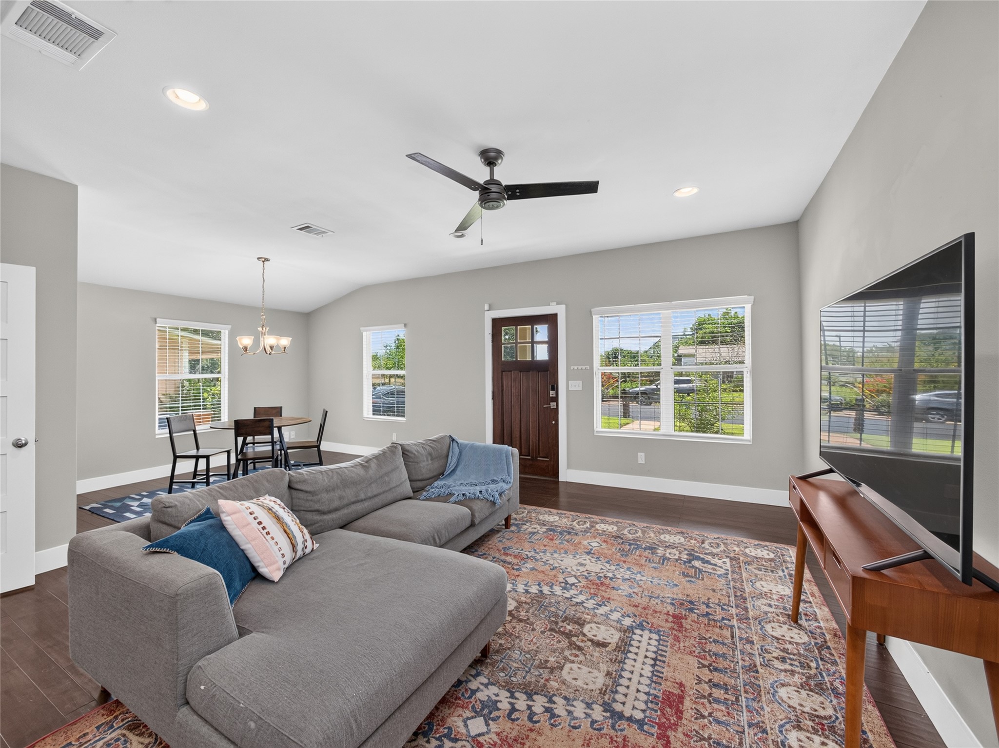 4504 Kitty Avenue Austin, TX 78721 - Photo 4 of 34