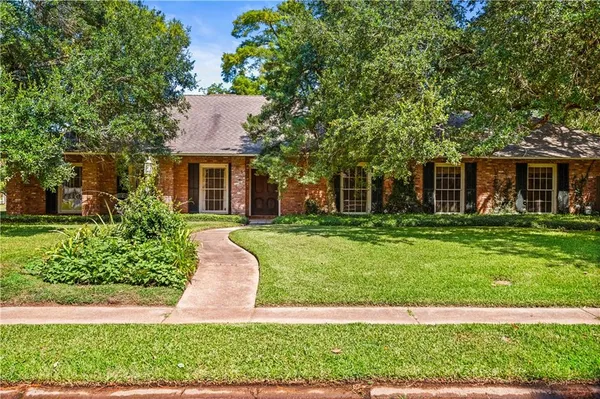 $365,000 | 5616 Navaho Trail, Alexandria, LA 71301