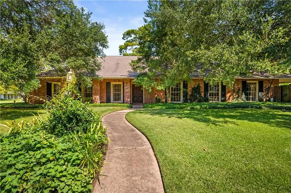 $365,000 | 5616 Navaho Trail, Alexandria, LA 71301