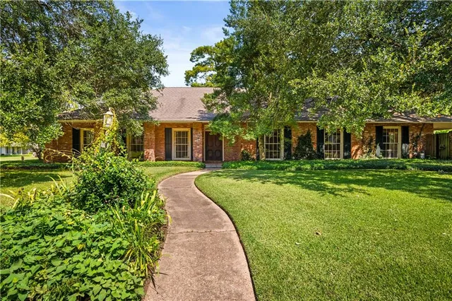 $365,000 | 5616 Navaho Trail, Alexandria, LA 71301