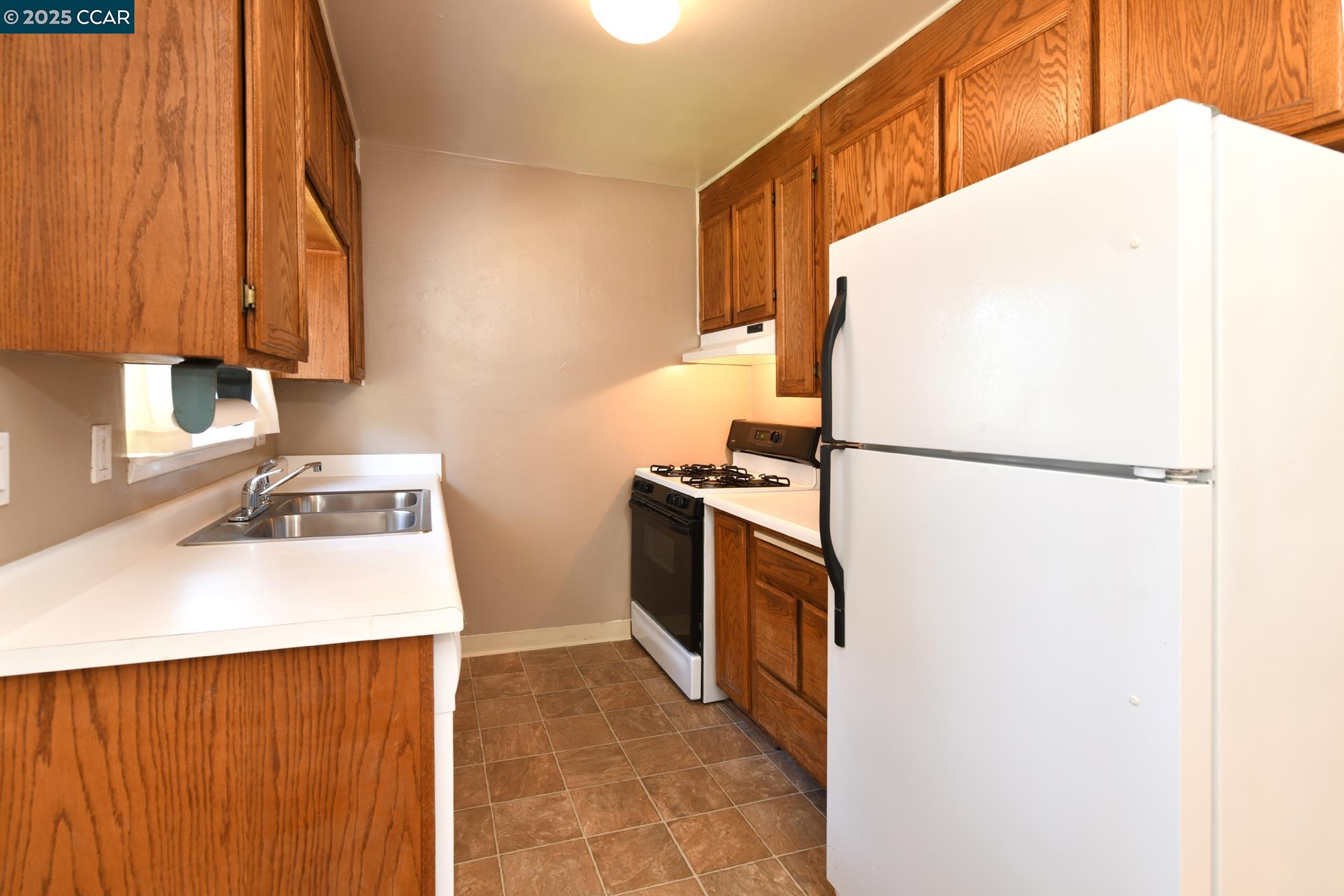 1672 Terrace Road Walnut Creek, CA 94597 - Photo 14 of 38 a utility room with dryer and washer
