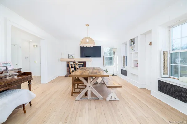 $899,000 | 1885 Washington Avenue, Seaford, NY 11783