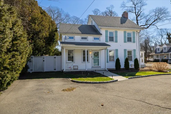 $899,000 | 1885 Washington Avenue, Seaford, NY 11783