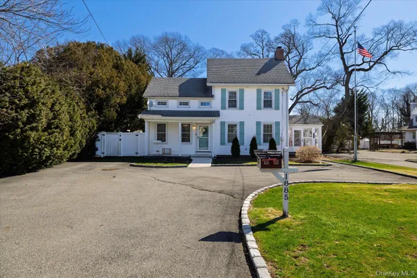 $899,000 | 1885 Washington Avenue, Seaford, NY 11783