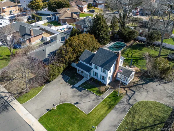 $899,000 | 1885 Washington Avenue, Seaford, NY 11783