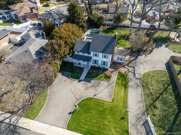 $899,000 | 1885 Washington Avenue, Seaford, NY 11783