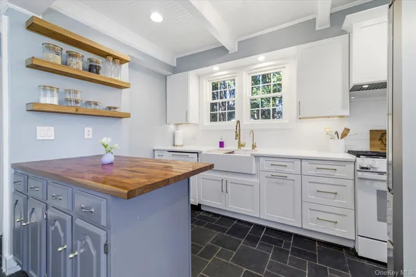 $899,000 | 1885 Washington Avenue, Seaford, NY 11783