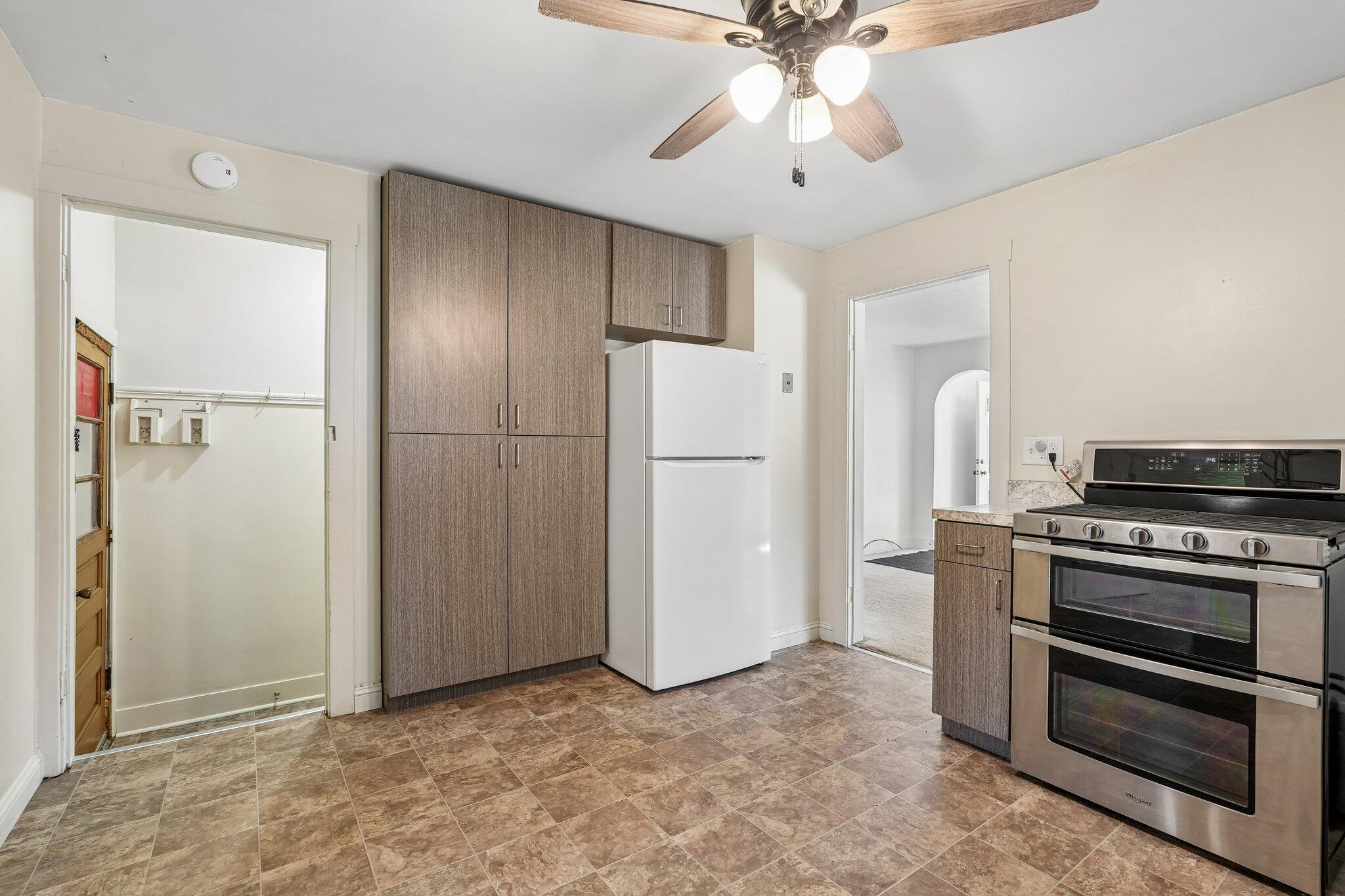 9207 39th Avenue Pleasant Prairie, WI 53142 - Photo 26 of 48 Kitchen