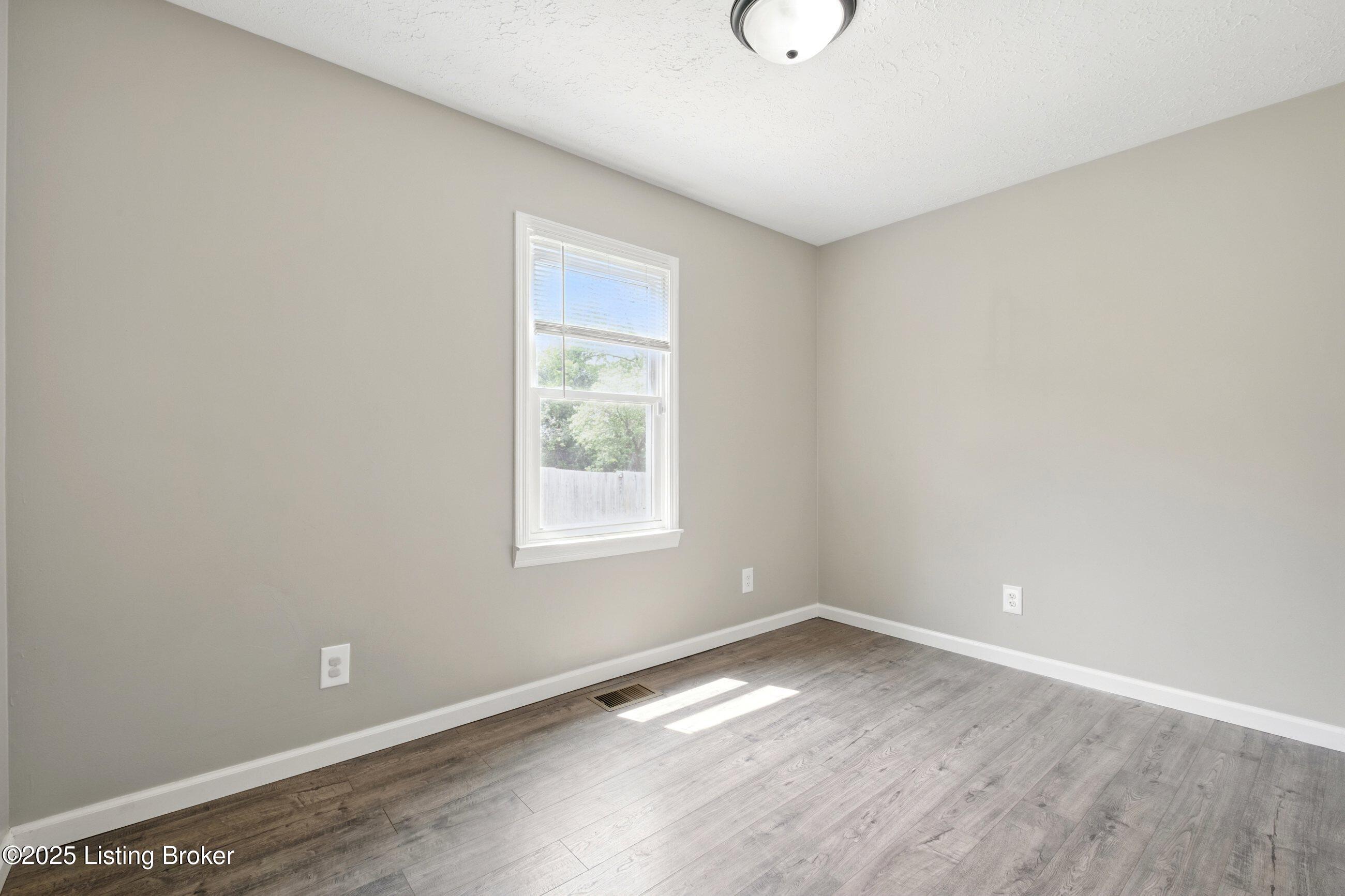 444 Old Mill Road Shelbyville, KY 40065 - Photo 16 of 26 444oldmill_louisvillerealestatemedia_016