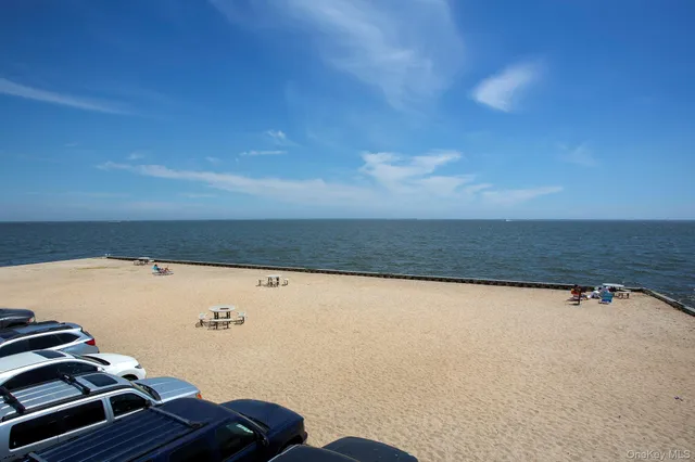 $3,570 | 333 Candee Avenue, Unit E2, Sayville, NY 11782