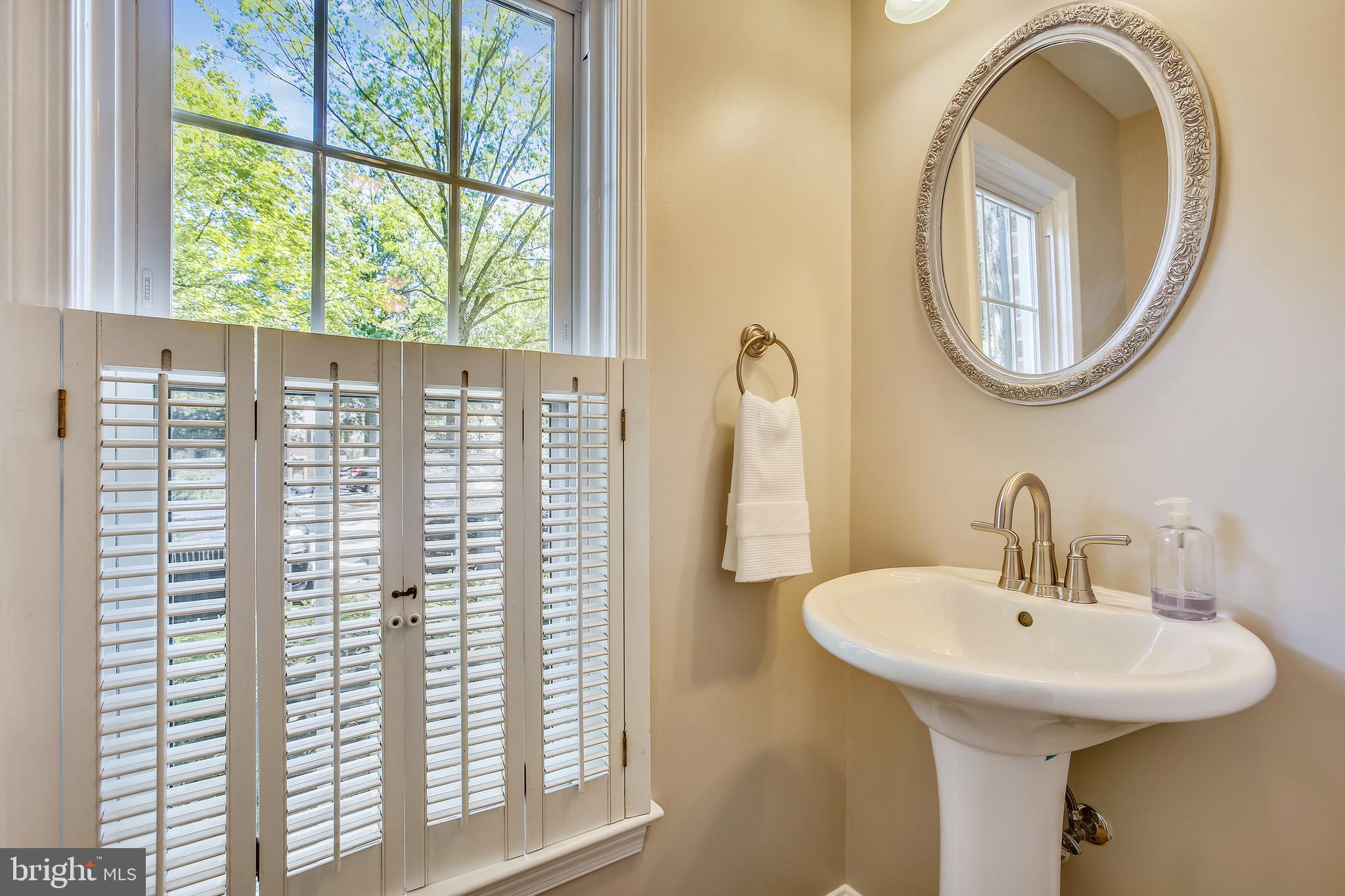 2180 Pond View Court Reston, VA 20191 - Photo 12 of 35 Gallery Image 12