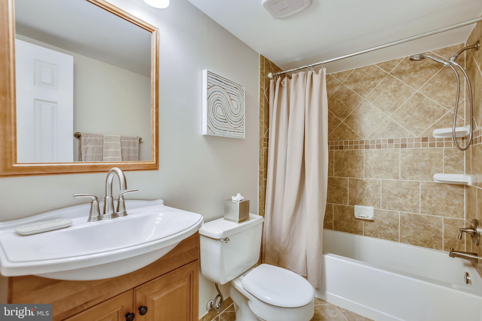 2180 Pond View Court Reston, VA 20191 - Photo 23 of 35 Lower level full bath!