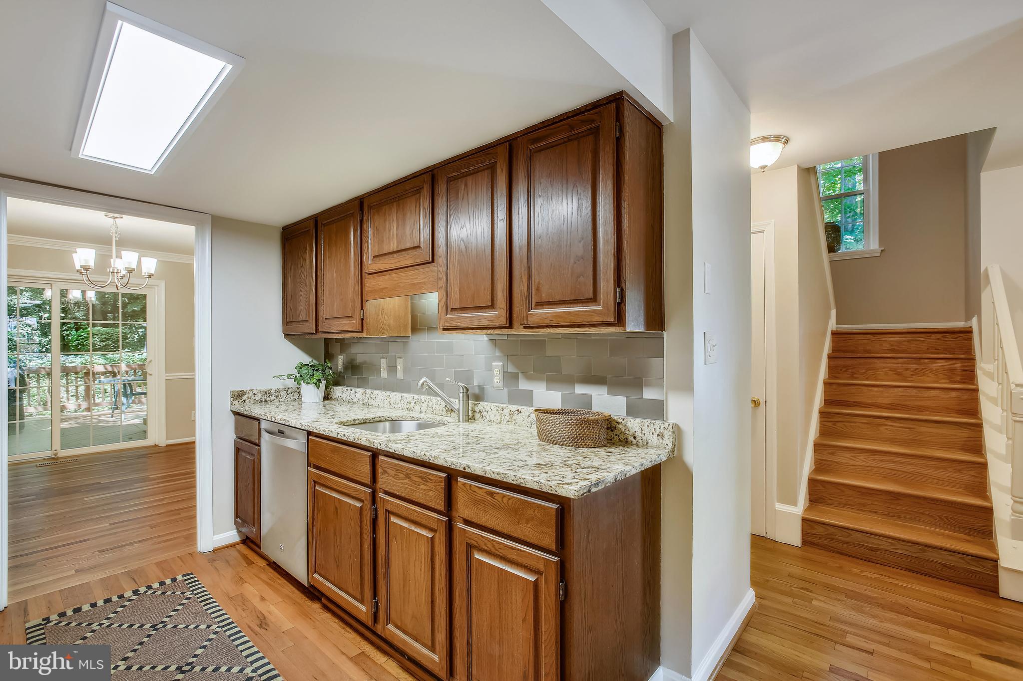 2180 Pond View Court Reston, VA 20191 - Photo 9 of 35 Granite countertops