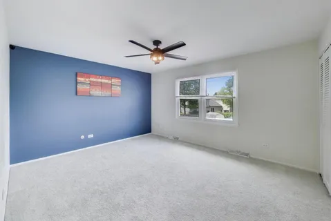 $649,000 | 8 Hampton Court, Mundelein, IL 60060