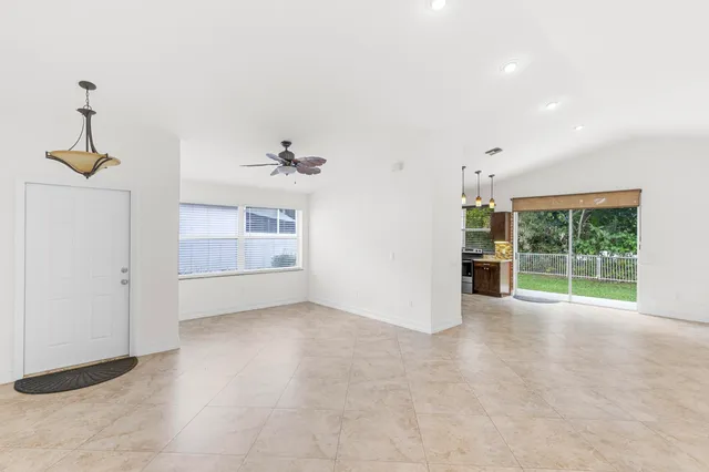 $3,000 | 7469 Kingsley Court, Lake Worth, FL 33467