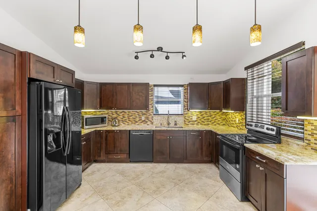 $3,000 | 7469 Kingsley Court, Lake Worth, FL 33467