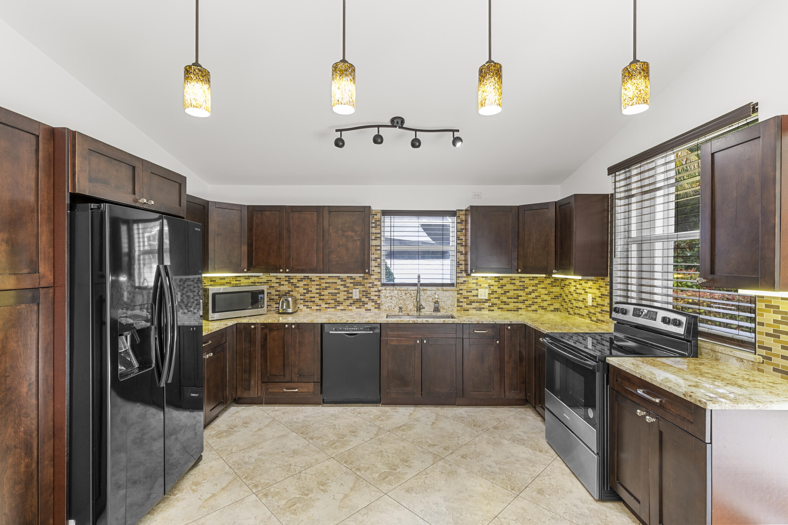 7469 Kingsley Court Lake Worth, FL 33467 - Photo 7 of 41 R6II3028