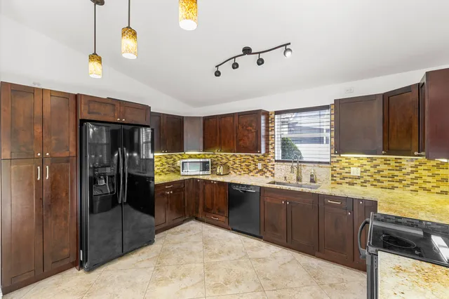 $3,000 | 7469 Kingsley Court, Lake Worth, FL 33467