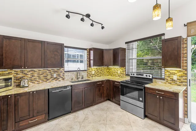 $3,000 | 7469 Kingsley Court, Lake Worth, FL 33467