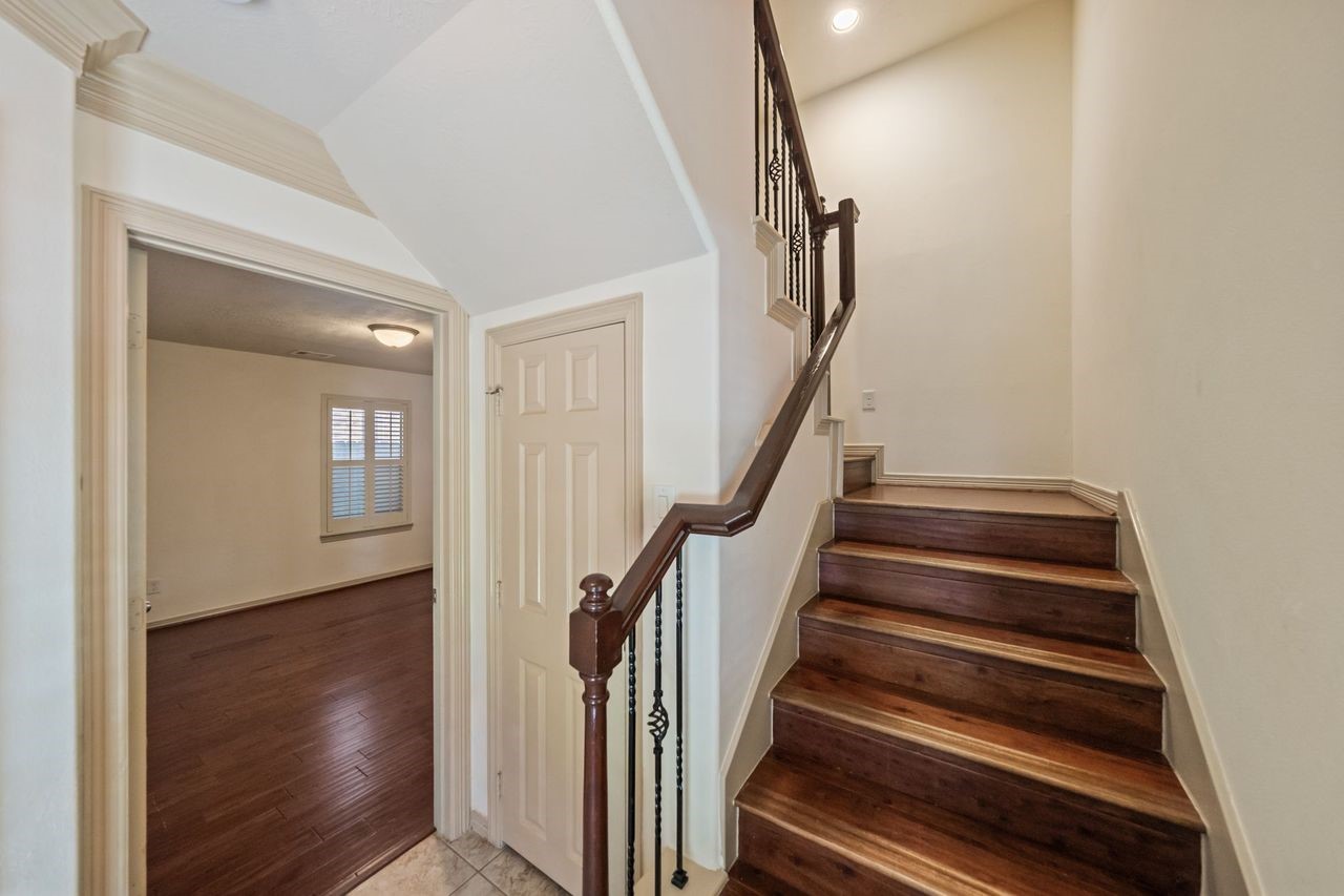 4018 Childress Street Houston, TX 77005 - Photo 3 of 20 Foyer
