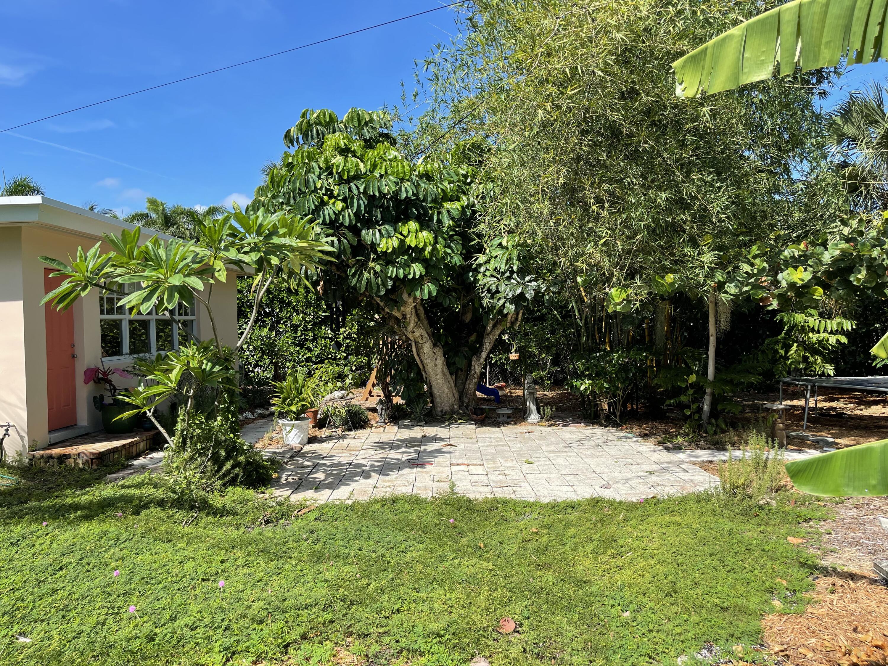 251 Pilgrim Road West Palm Beach, FL 33405 - Photo 16 of 18 Backyard