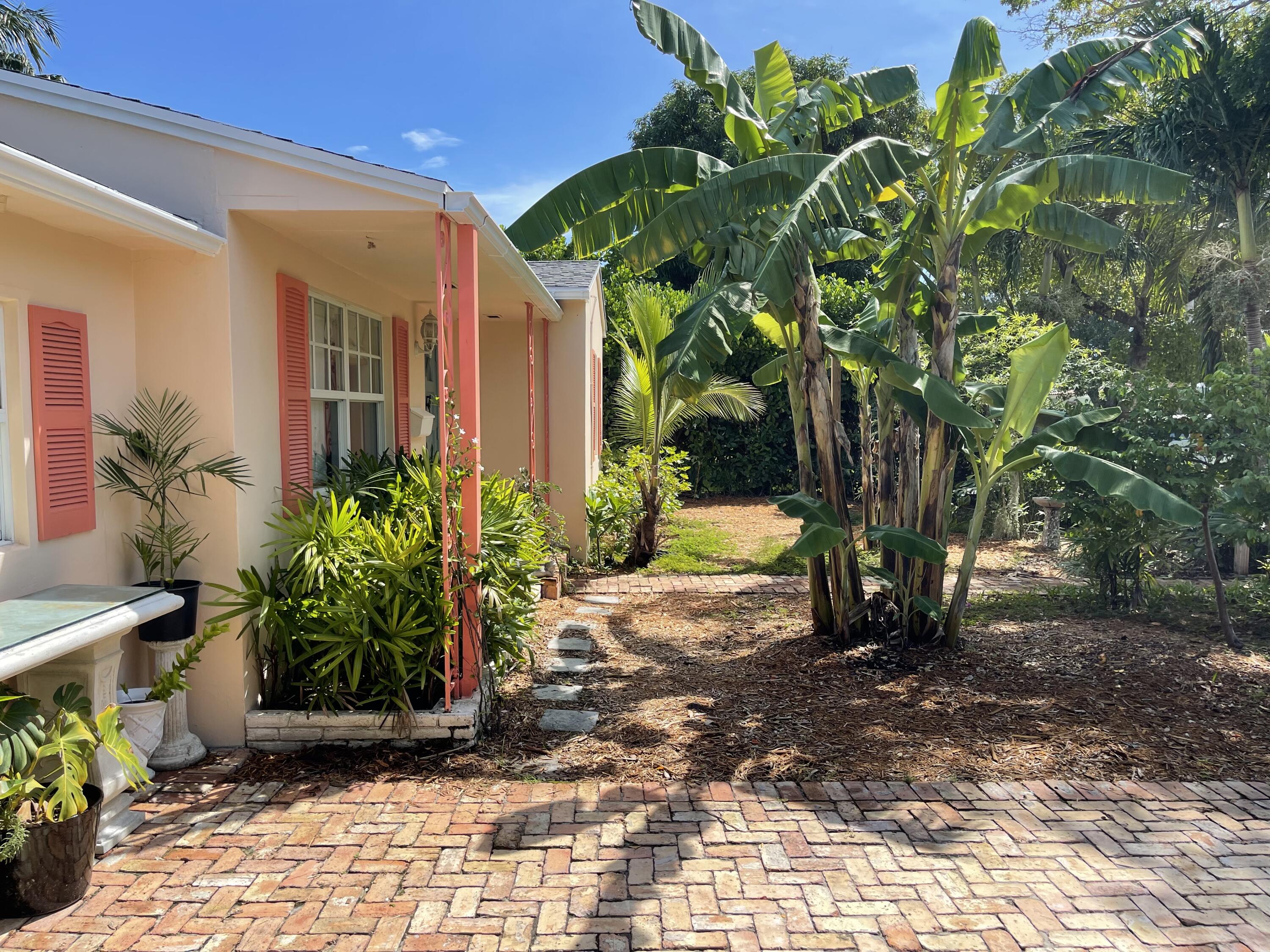 251 Pilgrim Road West Palm Beach, FL 33405 - Photo 3 of 18 Front