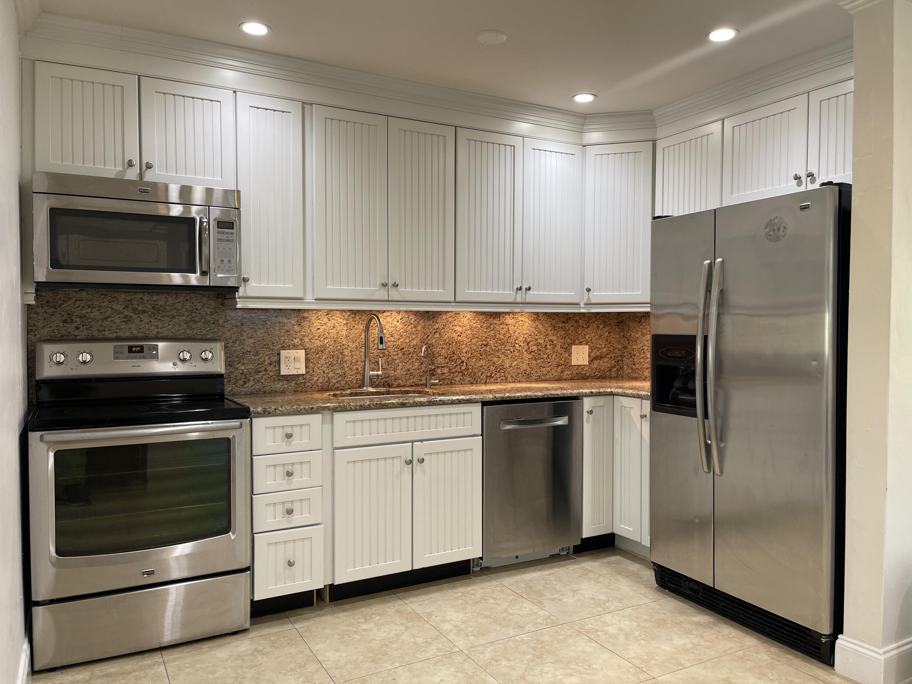251 Pilgrim Road West Palm Beach, FL 33405 - Photo 7 of 18 KITCHEN