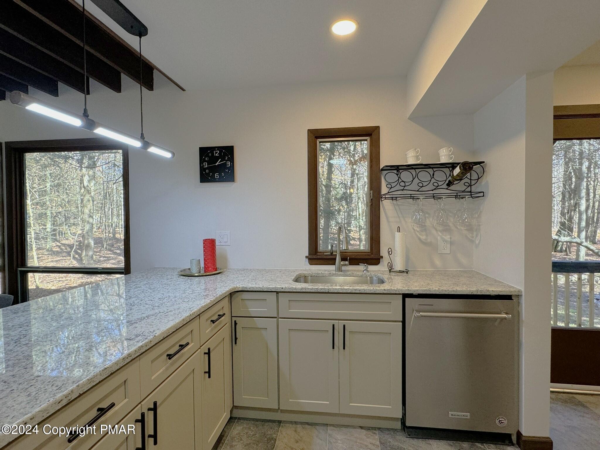 156 Pocono Road Albrightsville, PA 18210 - Photo 15 of 37 4Kitchen2