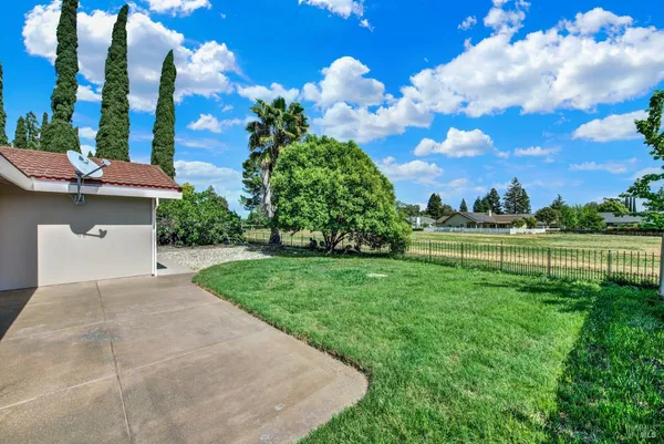 $525,000 | 442 Yellowstone Drive, Vacaville, CA 95687