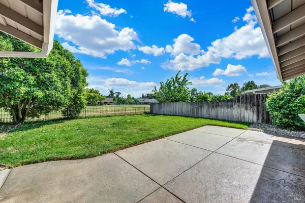 $525,000 | 442 Yellowstone Drive, Vacaville, CA 95687