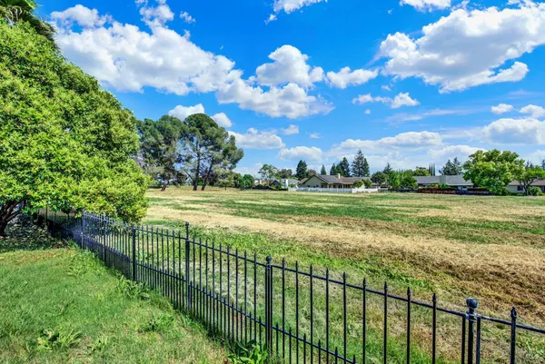 $525,000 | 442 Yellowstone Drive, Vacaville, CA 95687