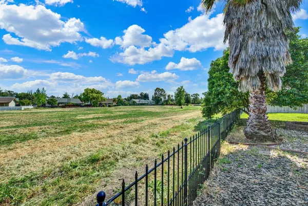 $525,000 | 442 Yellowstone Drive, Vacaville, CA 95687