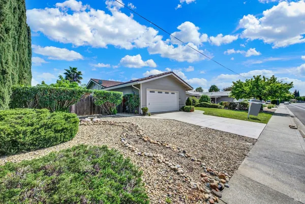 $525,000 | 442 Yellowstone Drive, Vacaville, CA 95687