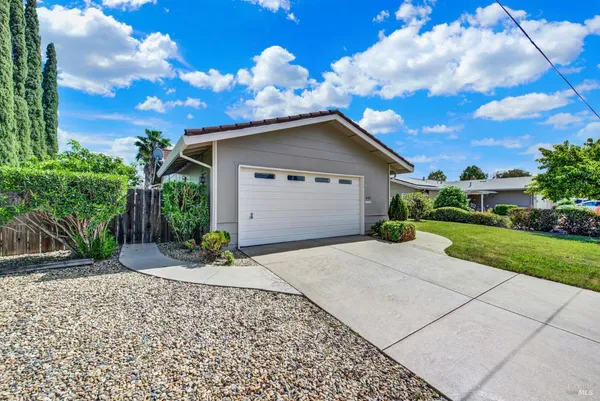$525,000 | 442 Yellowstone Drive, Vacaville, CA 95687
