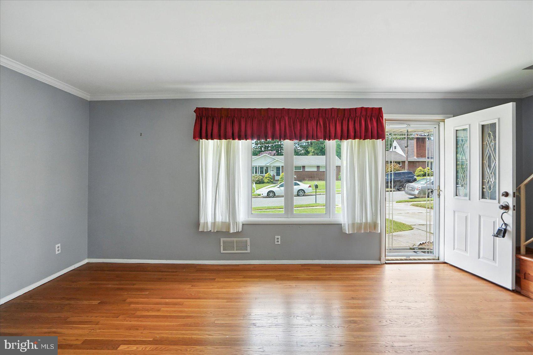 4232 Darleigh Road Baltimore, MD 21236 - Photo 4 of 37 Living Room