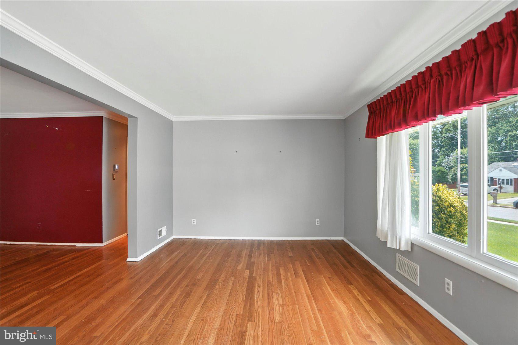 4232 Darleigh Road Baltimore, MD 21236 - Photo 5 of 37 Living Room