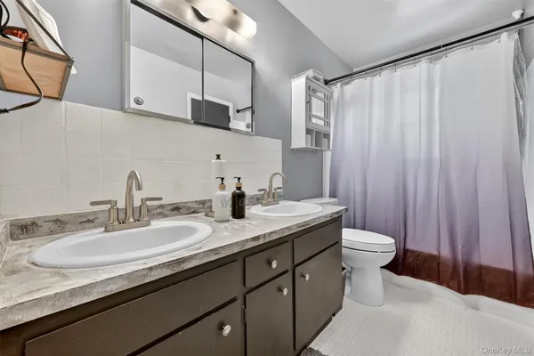 $529,000 | 5 Regelski Drive, Florida, NY 10921