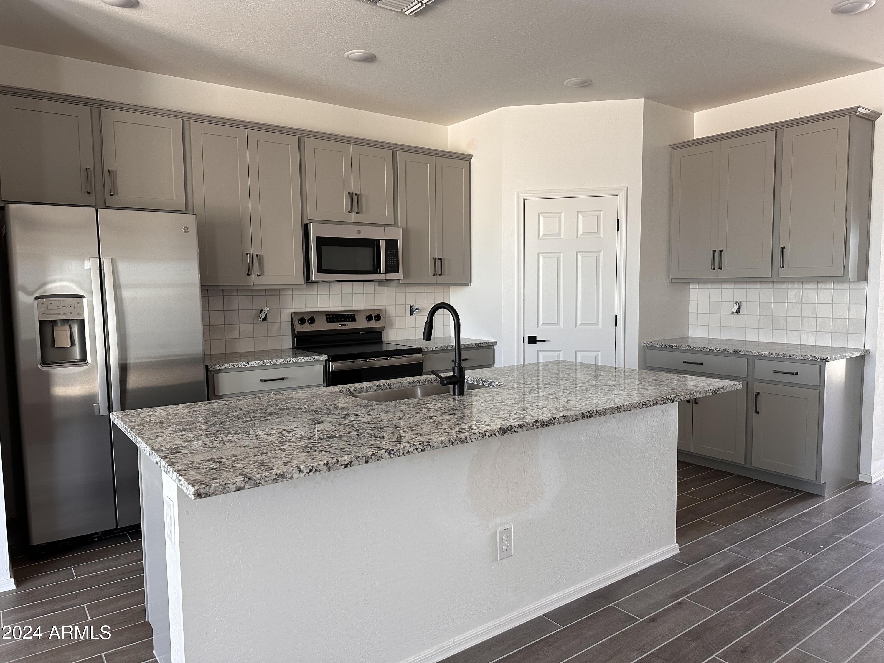 24092 West Pecan Road Buckeye, AZ 85326 - Photo 12 of 27 11-Kitchen
