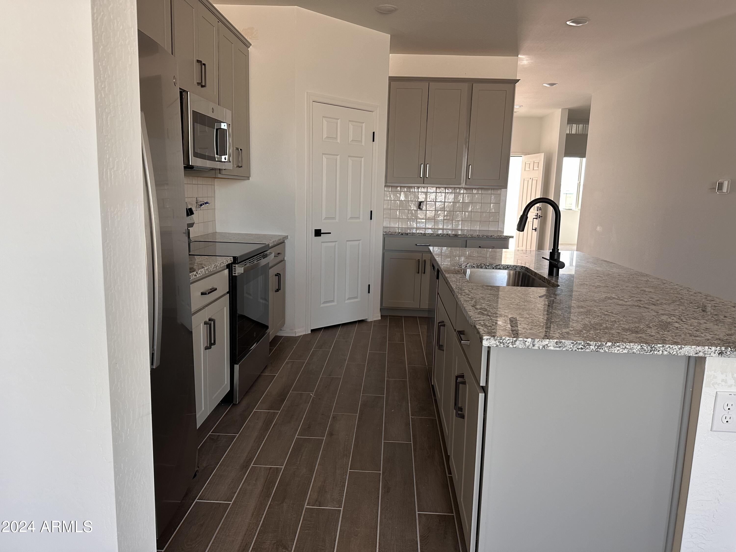 24092 West Pecan Road Buckeye, AZ 85326 - Photo 14 of 27 13-Kitchen