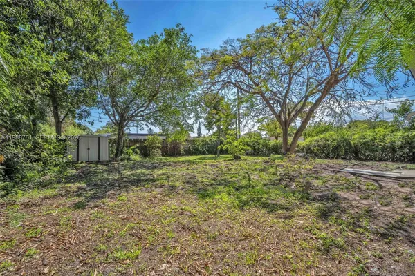 a view of a house with yard and tree s