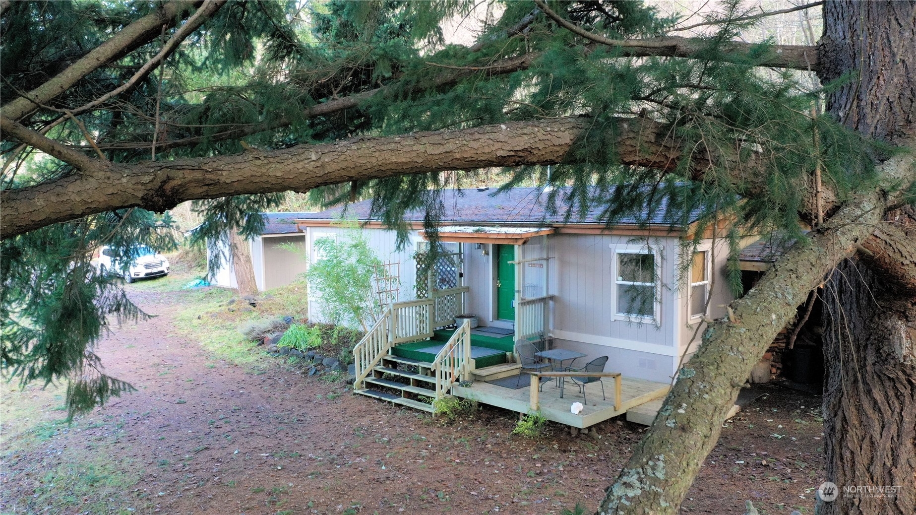 17930 Mulqueen Road Southeast Rainier, WA 98576 - Photo 4 of 26 Gallery Image 4